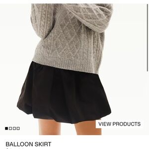 H&M Girls black balloon skirt. Size 8-9y